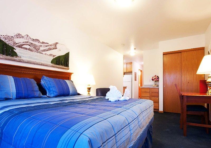 Frontier Suites Hotel In جونو المظهر الخارجي الصورة