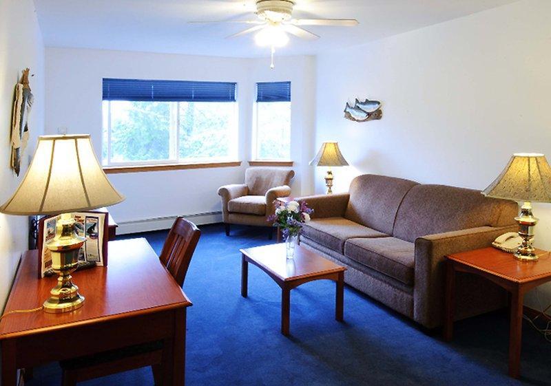 Frontier Suites Hotel In جونو المظهر الخارجي الصورة
