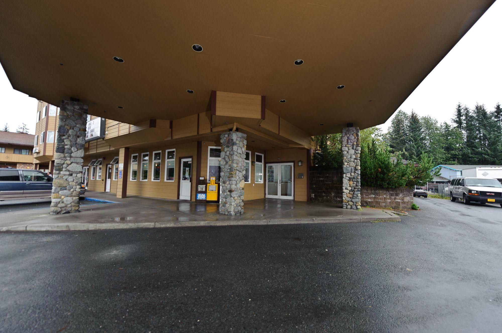 Frontier Suites Hotel In جونو المظهر الخارجي الصورة