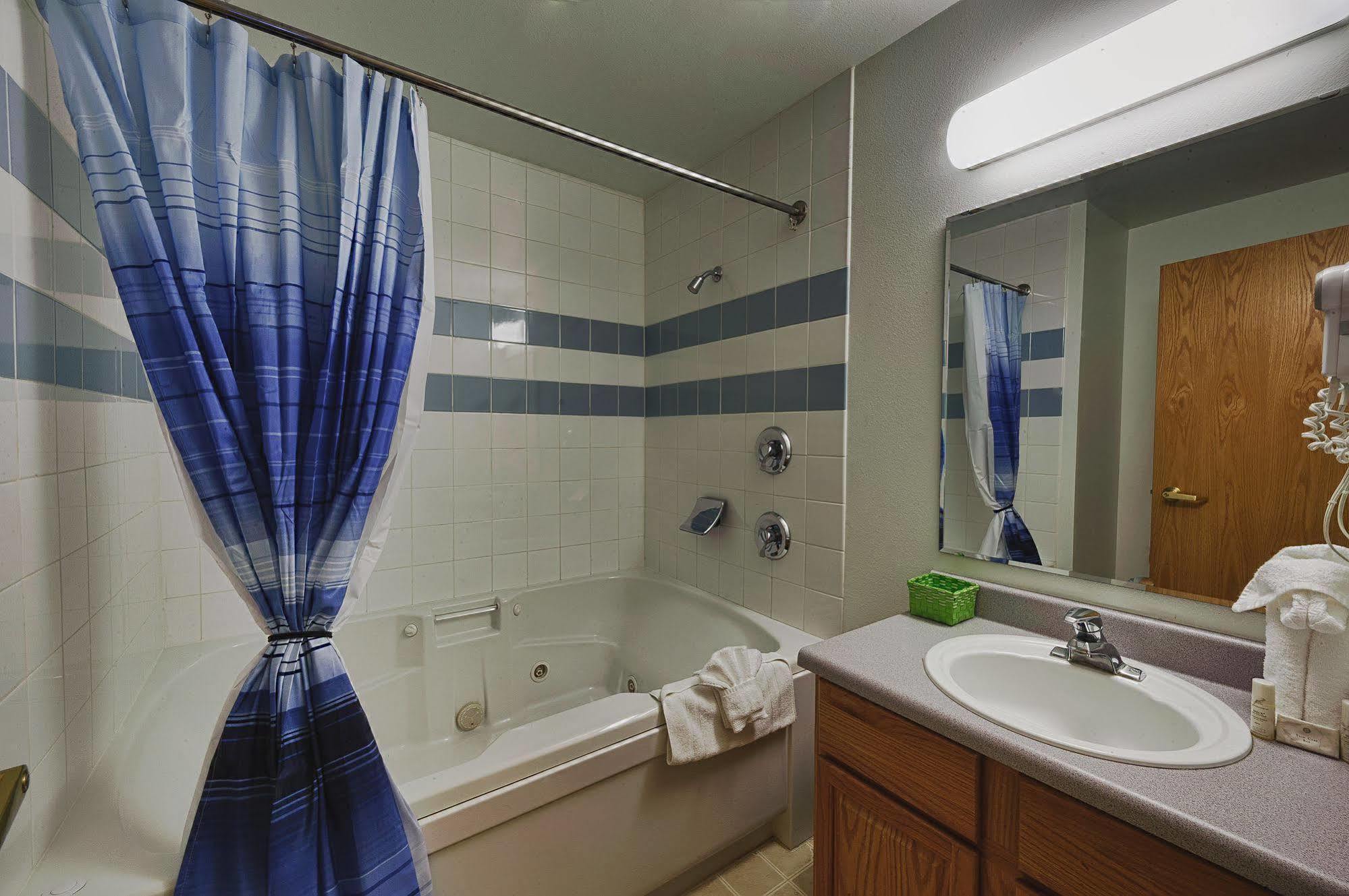Frontier Suites Hotel In جونو المظهر الخارجي الصورة