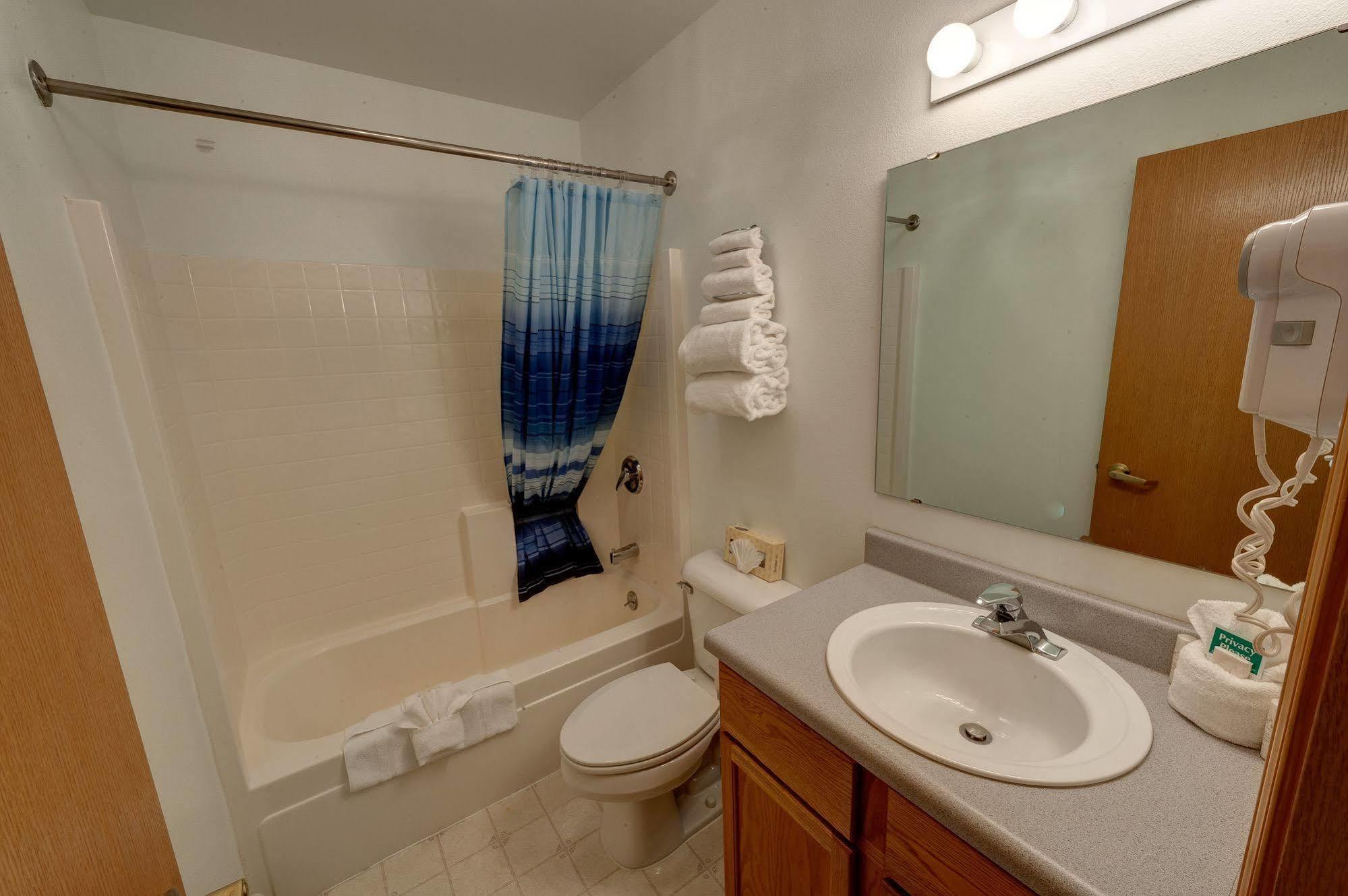 Frontier Suites Hotel In جونو المظهر الخارجي الصورة