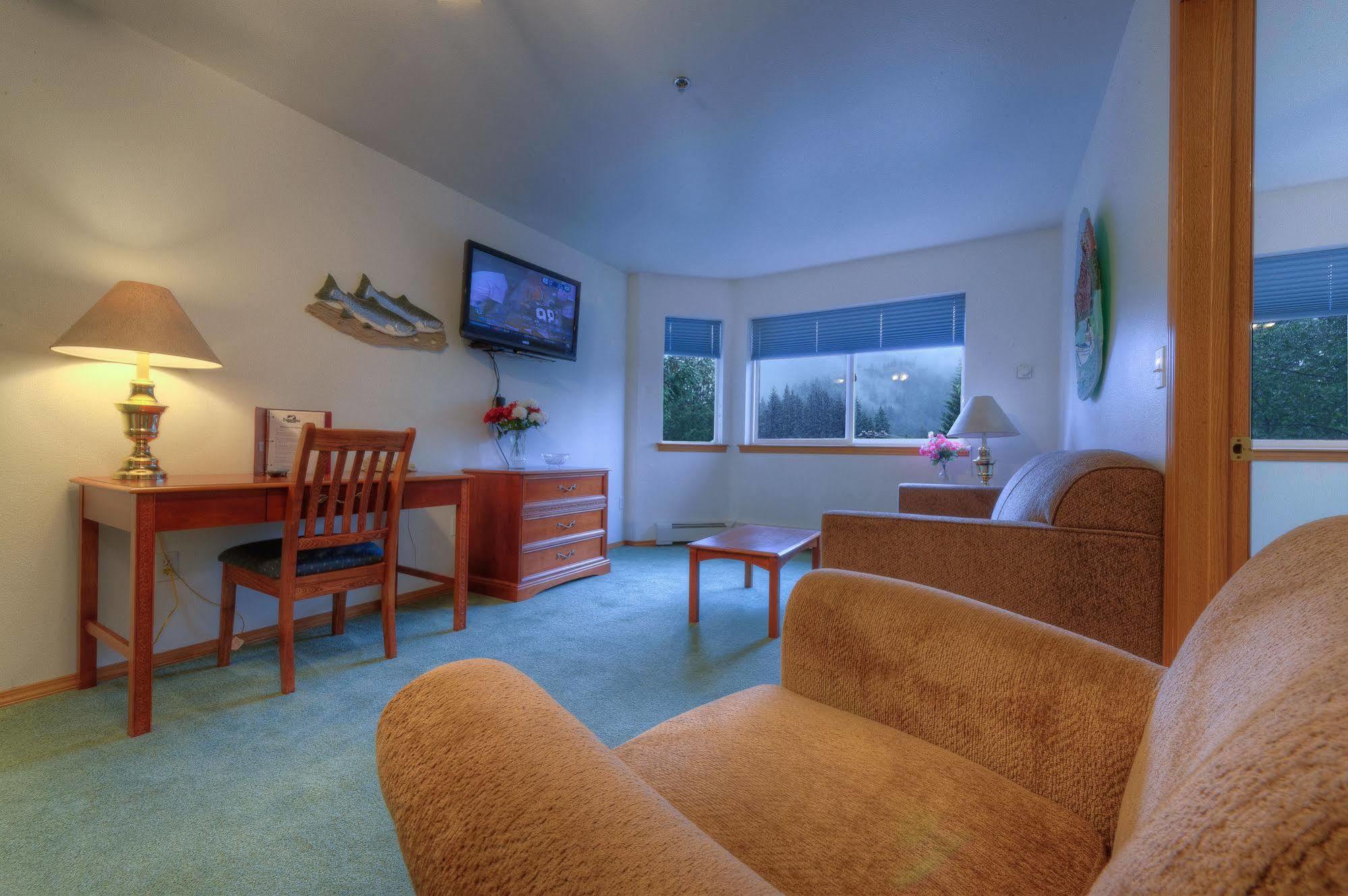 Frontier Suites Hotel In جونو المظهر الخارجي الصورة