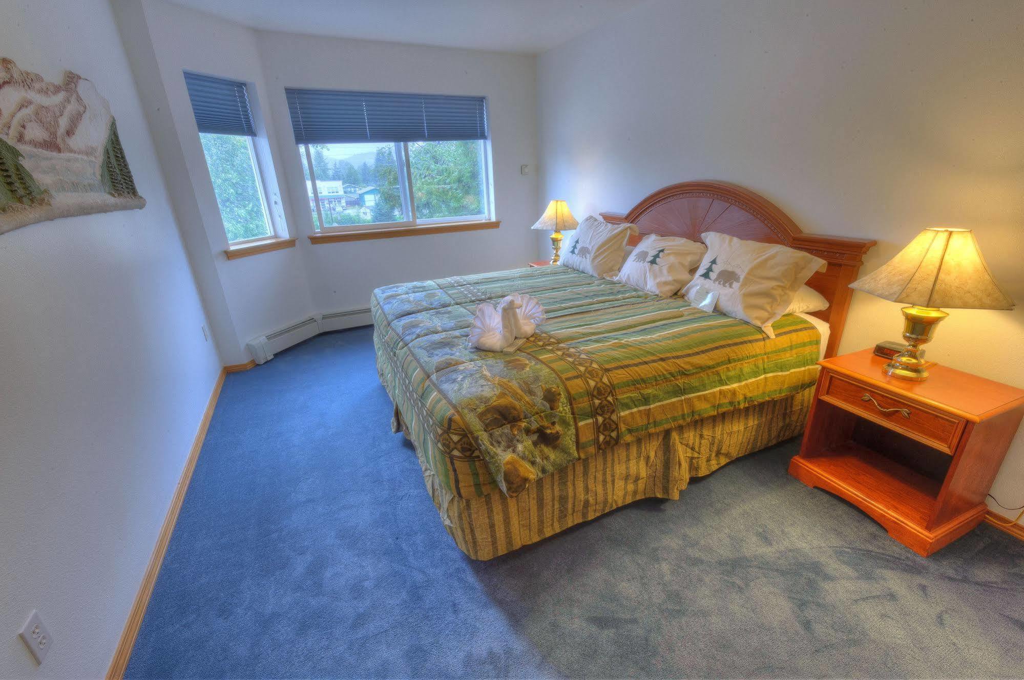 Frontier Suites Hotel In جونو المظهر الخارجي الصورة